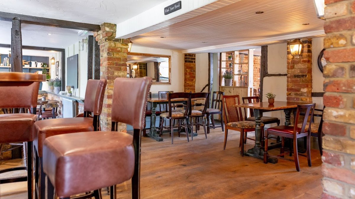 WHartMaulden's tweet photo. #FindMeinYourMemory 

#Ampthill Rd, Maulden, Bedford MK45 2DH 

 #secretlocation #eatingout #Relax #Chillout #LUX #Bedfordshire #Maulden #EVERYBODY https://t.co/LHBY1Qo1pS