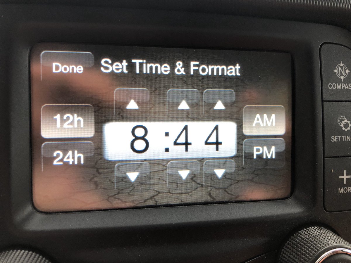 delcerebro's tweet photo. This is one of the clearest #UI for setting a clock i have ever had the pleasure of using. No ambiguity #DontMakeMeThink #UX https://t.co/8Gxj3iuD15