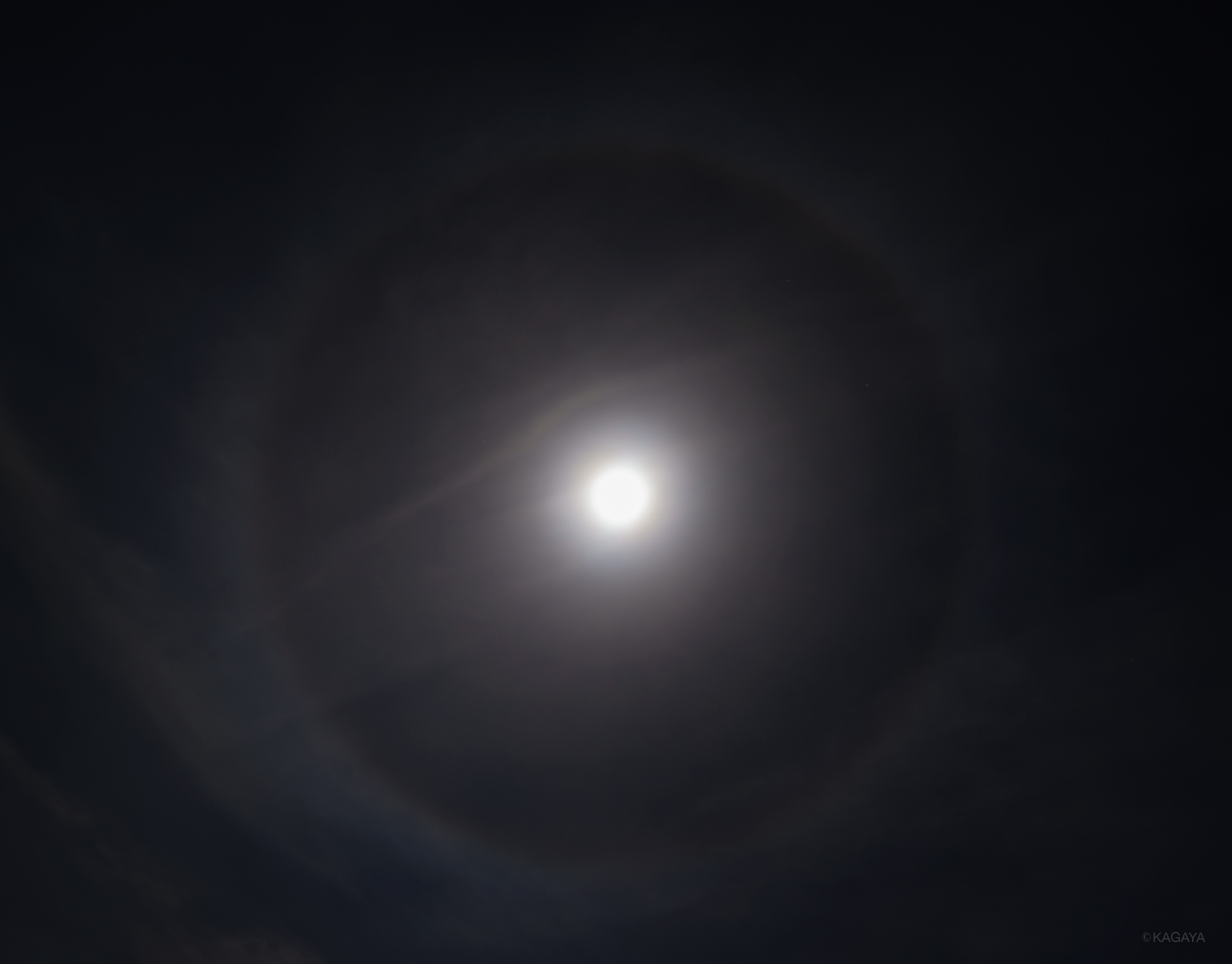 Kagaya 先ほど 東京で見られた月暈 ハロ です 十五夜満月のまわりにほのかな光の輪ができました T Co Srvvvpdhps Twitter Kagaya 先ほど 東京で見られた月暈 ハロ です 十五夜満月のまわりにほのかな光の輪ができました T Co Srvvvpdhps Twitter