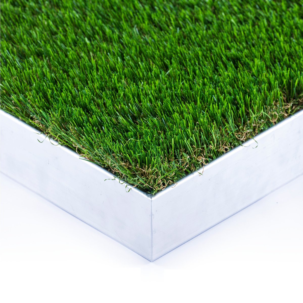 GrassboxUK's tweet photo. Looking for something plush that adds a little extra bounce when you walk? Then Cheshire PLUS is the grass you're looking for! This grass has an olive and apple multi-tone thatch colour, so is the best of both worlds if you're looking for a natural, bright look. https://t.co/PCC953yRKG
