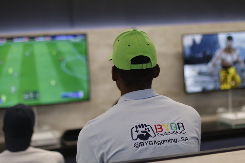BYGAgaming_SA's tweet photo. Come thru and hangout @BYGAgaming_SA.. we got a couple of games to play, music to listen to and just a place to chill, don't forget to bring ur friends along #bygagaming #gaming #campussquare #onlinegaming #fifa #knowyourrange #lerato #Keahustle #porsche #sasol https://t.co/OnovFtzv3R