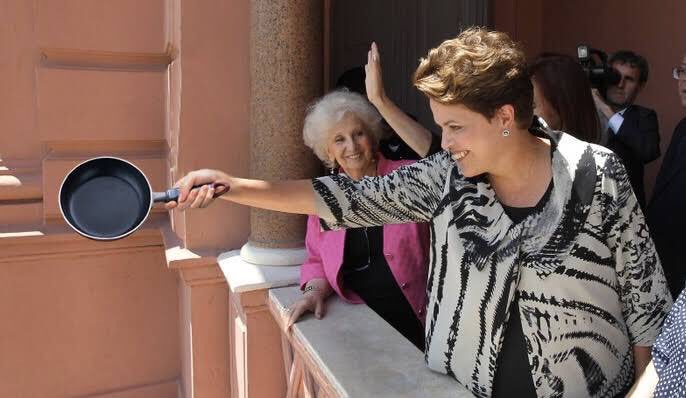 QDilmae's tweet image. Querido Diário... 
Cadê o Meu #ForaDilma? 
O Dólar a R$ R$ 4,75, gente.   
E as panelas!? 
Escondidas dentro do rabo? 
Tome outra Aqui. 
Empresta para o Paulo Guedes e o Jair Bolsonaro. 🖕😁