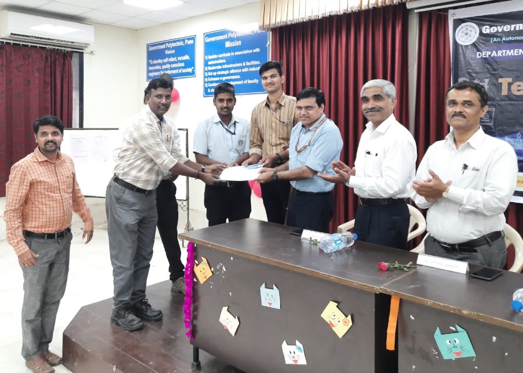 Skillsonics's tweet photo. Congratulations to #Sandvik apprentices winning lathe job competition in #TechnoFest2020 (organized by #GovernmentPolytechnicCollegePune). Training at Sandvik Metal Cutting Centre of Excellence (COE) in collaboration with #SkillSonics. #lathewar #lathecompetition #skilltraining https://t.co/XroRZr9TOQ
