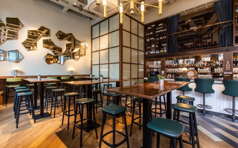 LondONtheinside's tweet photo. Sip on cocktails you've expertly crafted yourself and snack on tasty canapes at this @Vinoteca wine cocktail making masterclass in #BloombergArcade https://t.co/tYZt3FLaMT https://t.co/mHBThFn9bC