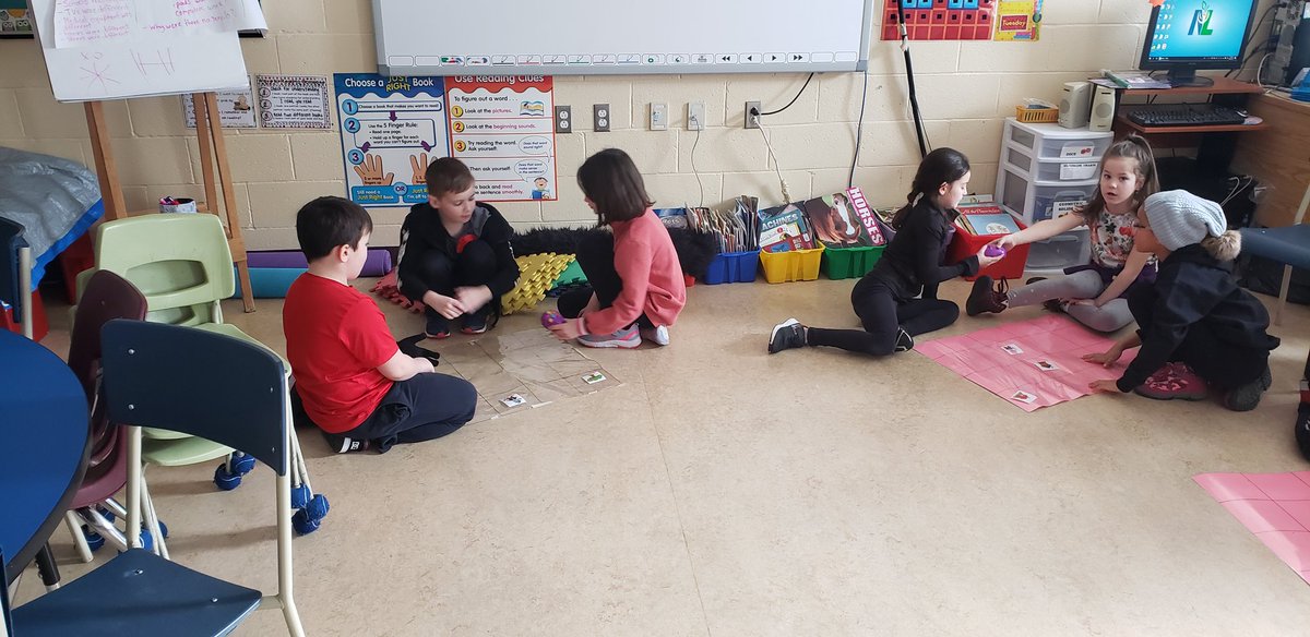 kean_ms's tweet photo. Using the robot mice to learn about position in Science. #grade2rules #sciencefun #cooperativelearning #teamwork https://t.co/vop6Tjy3pN