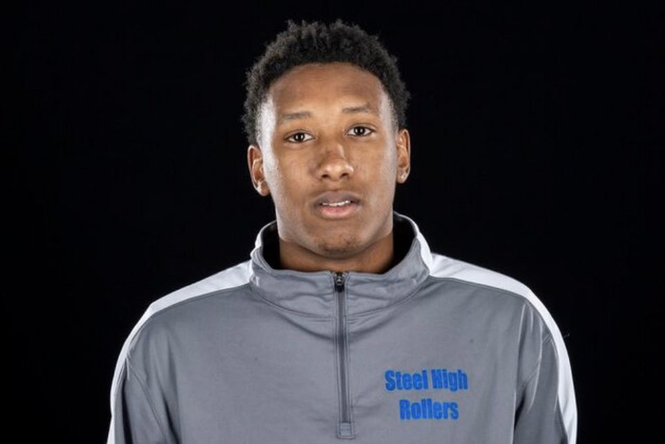 rollerbball's tweet photo. Senior leader and team captain Chris Walls finished out his final season in a Roller uniform averaging a double-double with 19 points/10 rebounds per game! He tallied 437 points, 230 rebounds, 42 three-point field goals, and averaged 2 steals a game. #leadership #rollermentality https://t.co/sLiRVCdoV5