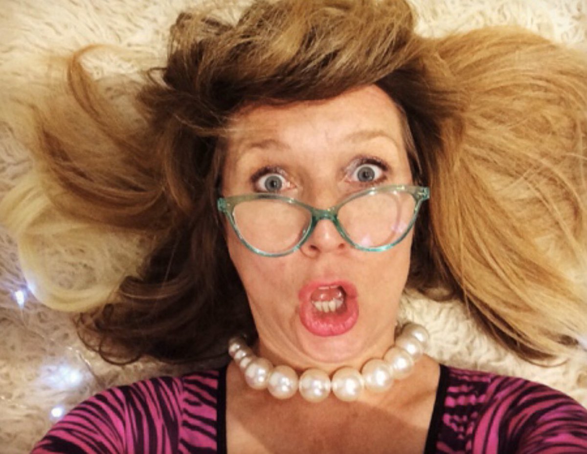 💖MiCHELLE💜 is trying out for the Human Race TONIGHT!! Do you think she’ll get through?! 7.30pm

facebook.com/events/s/tryou…

#olivepoppleton #standupcomedy #michelleinanutshell #femalecomedian #funnywomen #londoncomedy #charactercomedy #tryoutsforthehumanrace #theaeronaut