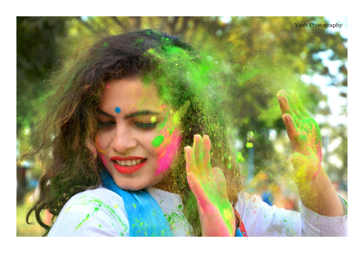 Holi couple pose ideas: Fun and colorful photo inspirations