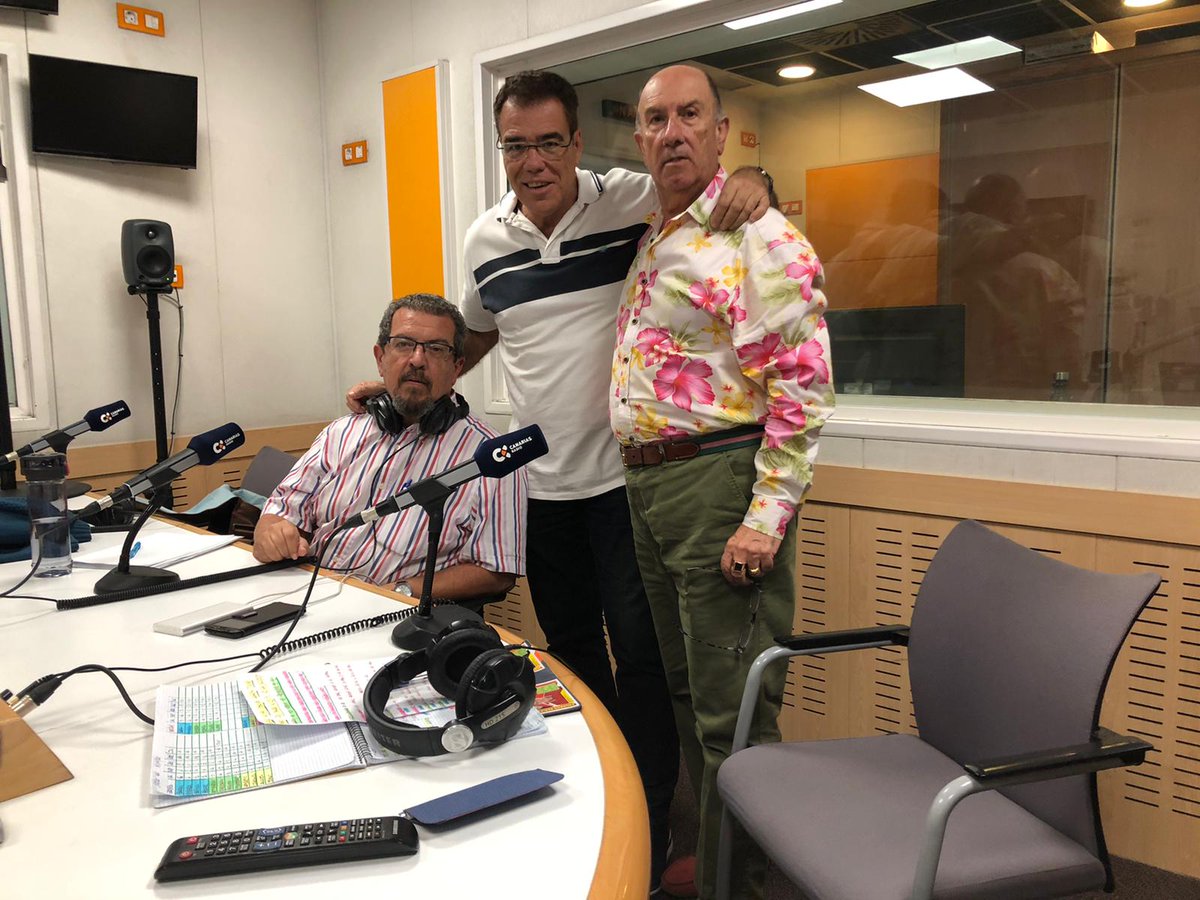 Tiempo de tertulia con <a href="/joaquingz1/">Joaquin González</a>, <a href="/juanluismonzon/">juan luis monzón</a>, <a href="/EduardoChinea/">Eduardo Chinea</a>, <a href="/ALFREDODELCAST1/">Alfredo del Castillo</a>, <a href="/aradogonzalez/">Rafa Arado</a>, <a href="/preymor1/">Pedro Reyes Moreno</a>, <a href="/gallobarroso/">José Barroso</a> y <a href="/gofiopress/">Antonio Sánchez</a> #TGR