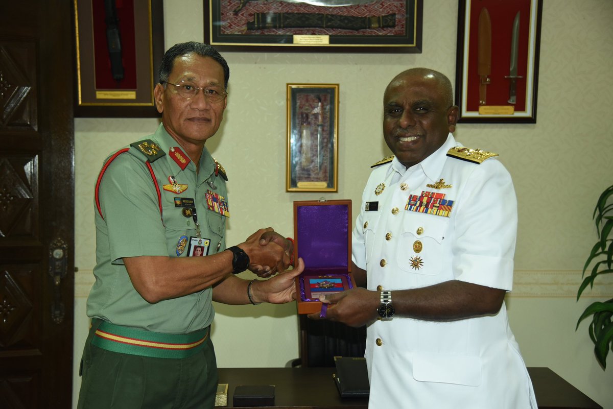 puspahanas's tweet photo. 9 Mar - Courtesy Call on the Chief Of Staff MAF HQ, Lt Jen Dato' Pahlawan Redzuan bin Hj. Baharuddin by PUSPAHANAS President, Vice Admiral @gkanedi. https://t.co/D1vcnDfBwu