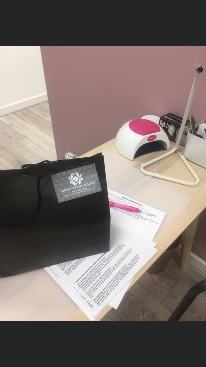 Amazing workshop today training some great ladies WELL DONE TO YOU ALL #beauty #beautynottingham #nottingham #eyelashes #Nottinghamshire #derbytwitter #nottinghambeauty #makeupnottingham #nottinghamwaxing  #dermaplaningcourse #dermaplaningtraining