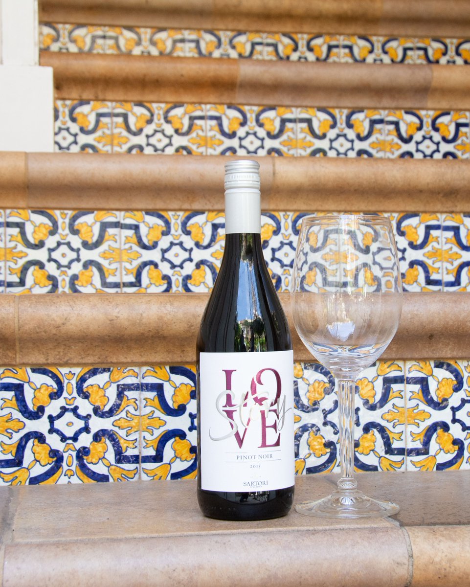 lovestorywine's tweet photo. LoveStory Pinot Noir is full of bright fruit flavors, beautifully balanced acidity, and a smooth mouthfeel. Find a bottle near you: https://t.co/LrNJQ1DkPe https://t.co/3OKWTRl8d3