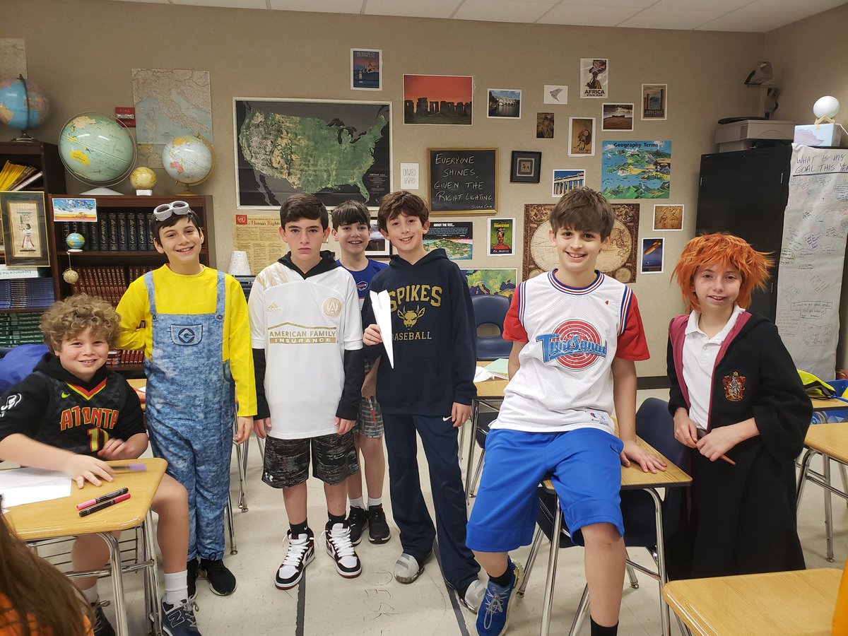 sbolnick5grade's tweet image. #davis5 Creating team songs, cheers and paper airplanes #Purim2020
