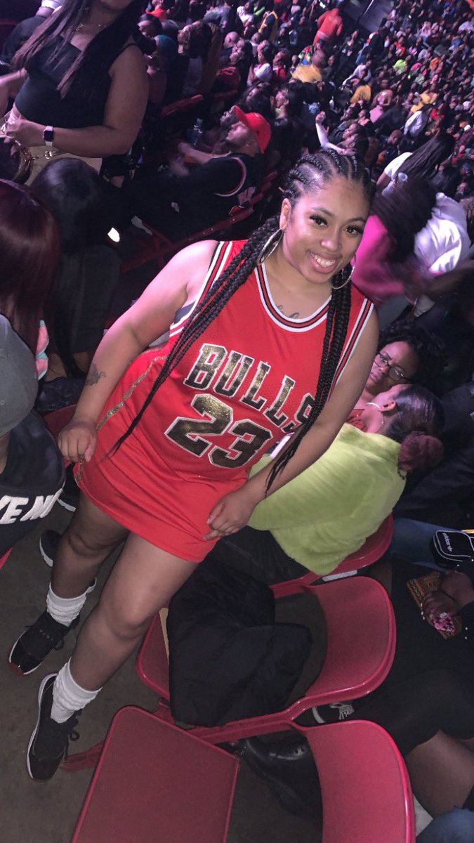 RisaTheLashTech's tweet photo. #milleniumtour2020 took it back to the jersey dresses I used to cry to my dad for one of these 😂😂😂❤️ https://t.co/C0zBjUWInV