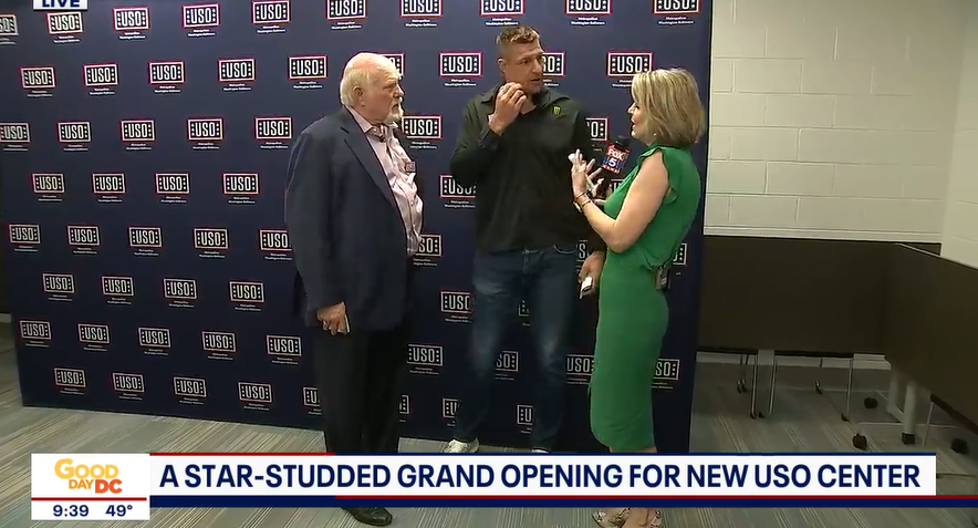 The_USO's tweet photo. Pro football Hall of Fame member Terry Bradshaw and Super Bowl Champion @RobGronkowski helped opened the newest USO center at @MCB_Quantico this morning.

#USOMetroDC #Marines #BeTheForce #USOQuantico https://t.co/yrXziIScSv
