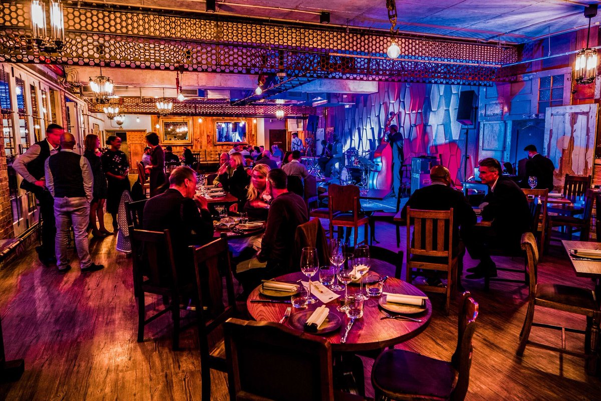 Hallmark_Hotel tweet media