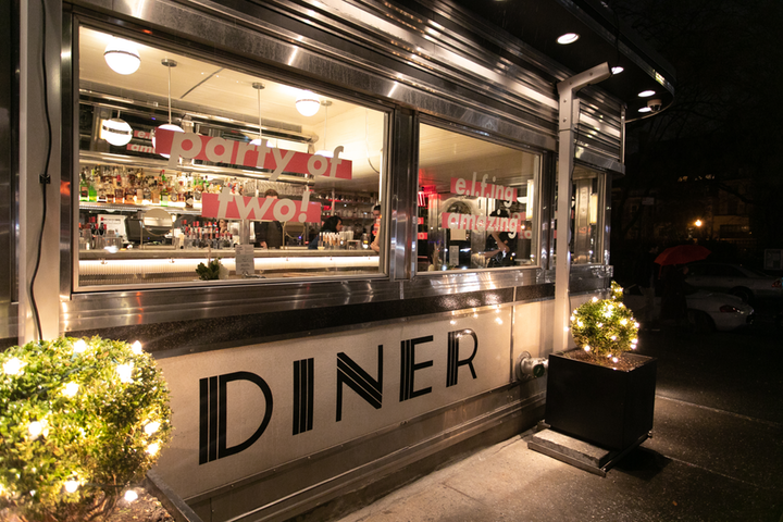 BizBash's tweet photo. For its latest product launch, e.l.f. Cosmetics hosted a fresh take on the traditional media dinner. https://t.co/XtoV1Uxg6G #bizbash #bizbashny #eventprofs #productlaunch @elfcosmetics @weareshadow https://t.co/CKvh1aQJhy