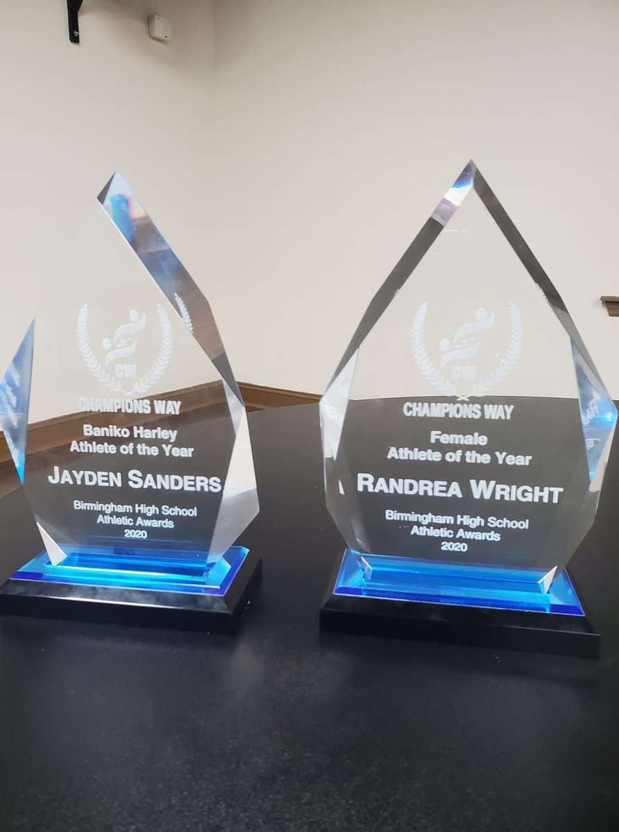 205_Jayy3's tweet photo. Blessed to Win #Championsway Athlete of the year ‼️🙏🏼 @baniko1998 @sportsthread @juwanhoward_1 @Wenonah_Hoops https://t.co/HWO497NdLj