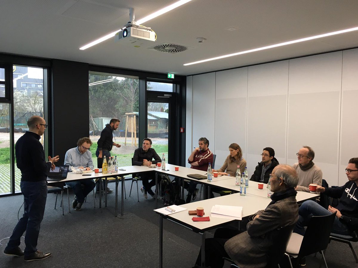 LifeScienceAcc's tweet photo. Jernej Zupanc @Seyens in action, providing the teams of  our @LifeScienceAcc 🚀 with a ton of advice about professional visual communication. Thank you, Jernej 🙌😃 https://t.co/pET84TcOoN