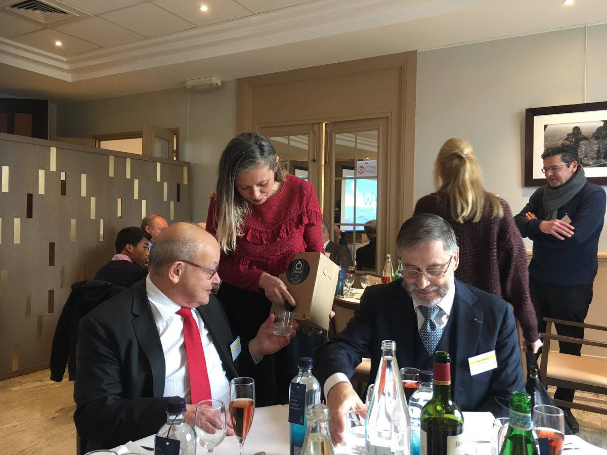 AlexLuczkiewicz's tweet photo. Déjeuner du #PropellerClubParis avec à l’honneur @OFW_SHIPS membre @ClusterMaritime
➡️ présentation par son président @RevilliodRegis :
💡eco-innovation 🇫🇷
🛠 industrie de pointe
👫 emploi #maritime
⛴ usine pêcheur d’eau de mer #ODeep https://t.co/rc67Na6xKM
