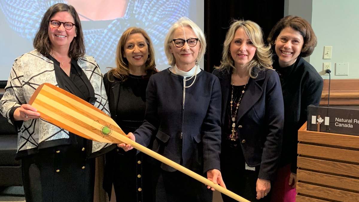 Christyne_T's tweet photo. Thank you Ambassador Sparwasser of @GermanyInCanada, for sharing how Germany is reducing the gender gap ♀️ #IWD2020 #BecauseOfYou 🇨🇦🇩🇪 Merci à l’Ambassadrice Sparwasser de @GermanyInCanada, pour partager comment l’Allemagne réduit l’écart entre les sexes ♀️ #JDF2020 #GrâceàVous https://t.co/k5kWjBaWfi