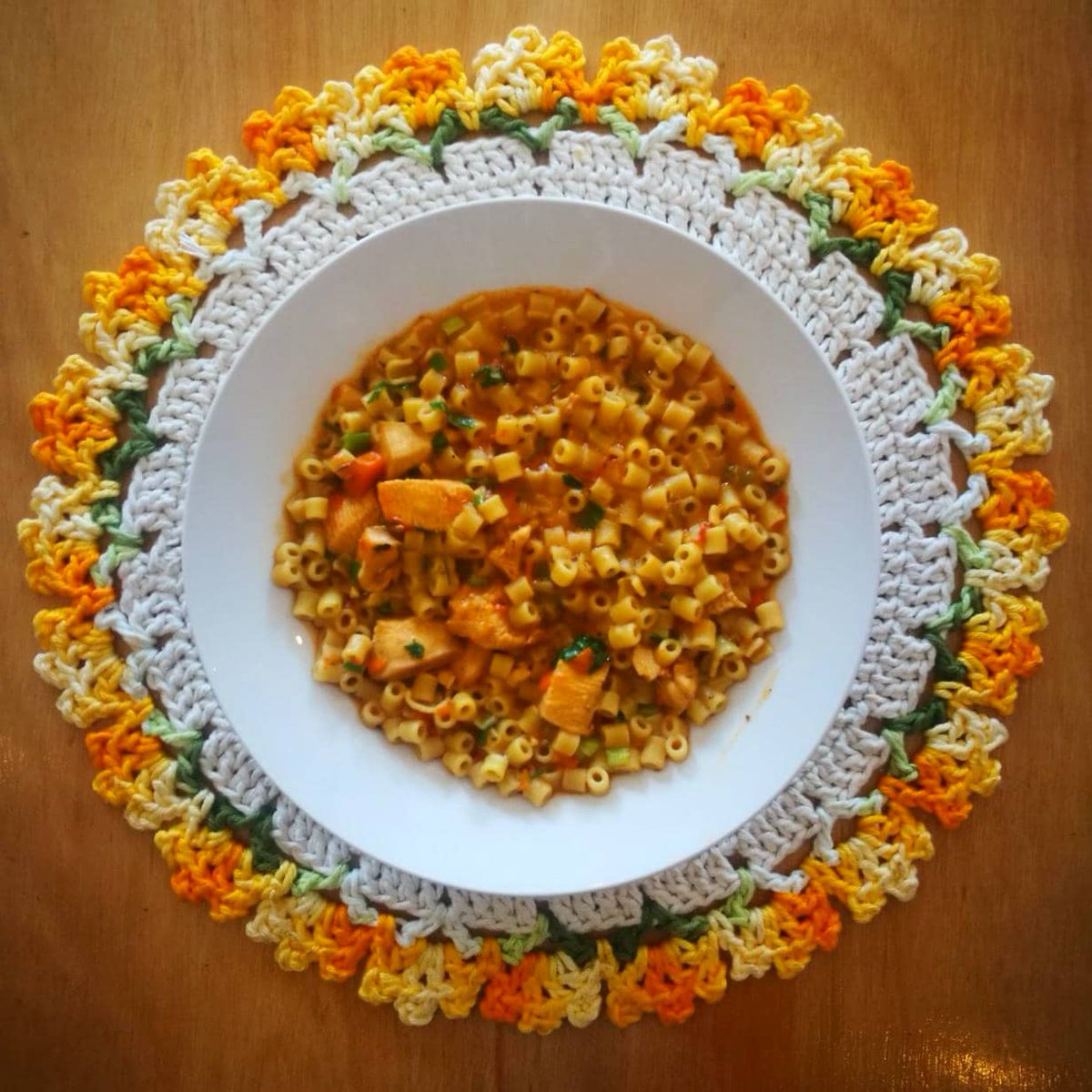 CopetinDeBarrio's tweet photo. Hoy #Lunes retomamos las actividades en el Copetin y les esperamos al mediodía con un rico #almuerzo:

🔥 Soyito de Carne con tortillas #16mil

🍲 Guiso de fideo cortadito con pollo #16mil

*🍛 Caldito de poroto con queso #16mil 

🍳 Minutas al plato

🥕🍍Jugos Naturales https://t.co/r37wTBcbJp