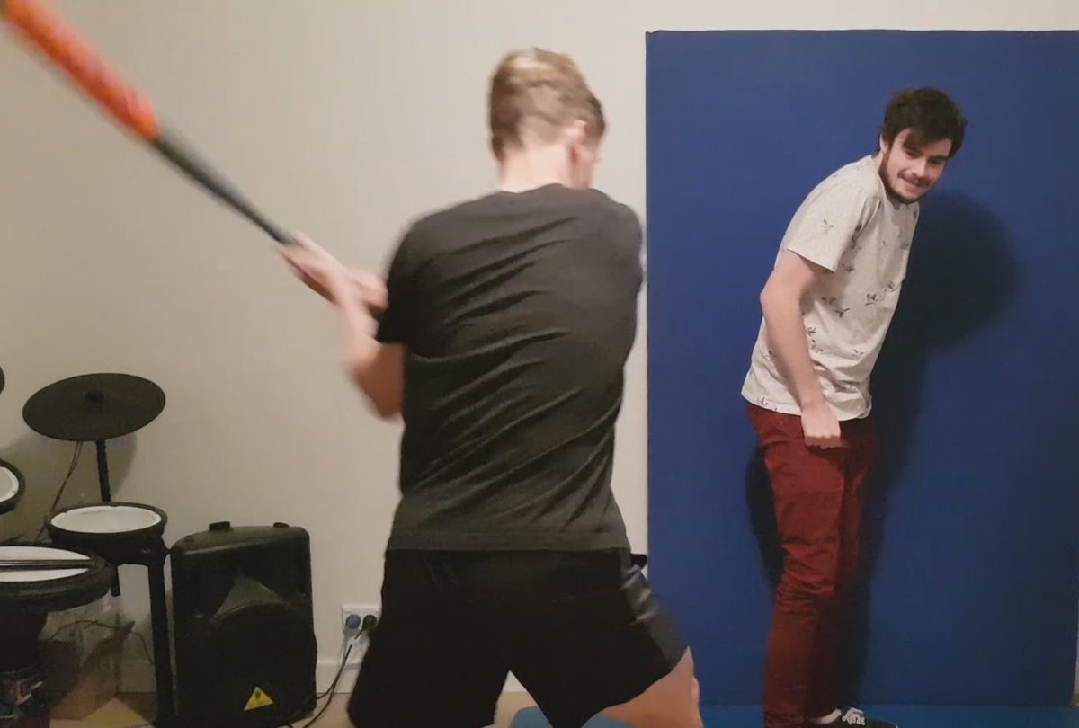 LittleZ's tweet image. Me when I see ZeRo's knee surgery video did well