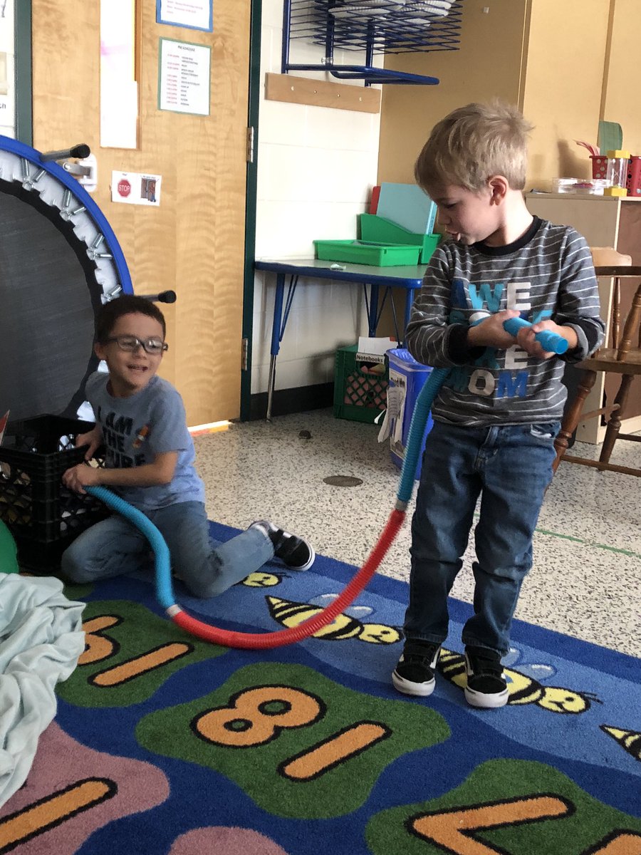 MsJeniPS's tweet photo. Look at these cuties making an imaginary fire hydrant! #playrocks https://t.co/wE8vTE65S5