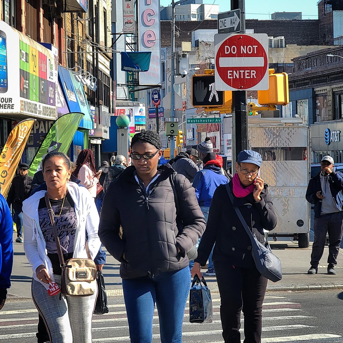 ThirdAvenueBID's tweet photo. It's a very busy Monday morning at the #ThirdAvenueBID especially with today's forecasted high of 68°F!
#Spring is less than two weeks away!
#TheBronx #Bronx #ShopTheHub https://t.co/Izmg2LGDaO