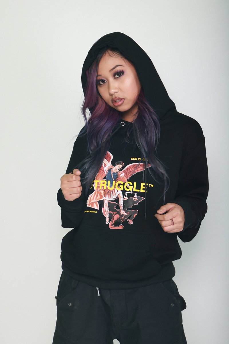 _mjs_twin2's tweet image. Now Available our “Struggle” hoodies as well as our “BOSS Main Logo” hoodies. 50$ for BOSS 75$ for STRUGGLE plus shipping. DM me if you would like to purchase! #BOSSEnt #1MOB @BEGWorldwide