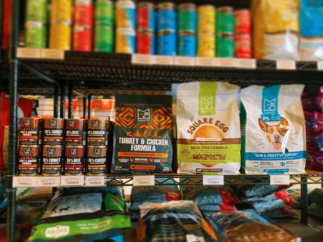 Shelfie Saturday 📸

So happy to be on the shelves of Austin’s premier pet supply company <a href="/PandFPet/">P & F Pet Provisions</a>. If you’re in the Austin area, stop in to shop and don’t hesitate to ask the experts about which SquarePet formula is right for your pet!