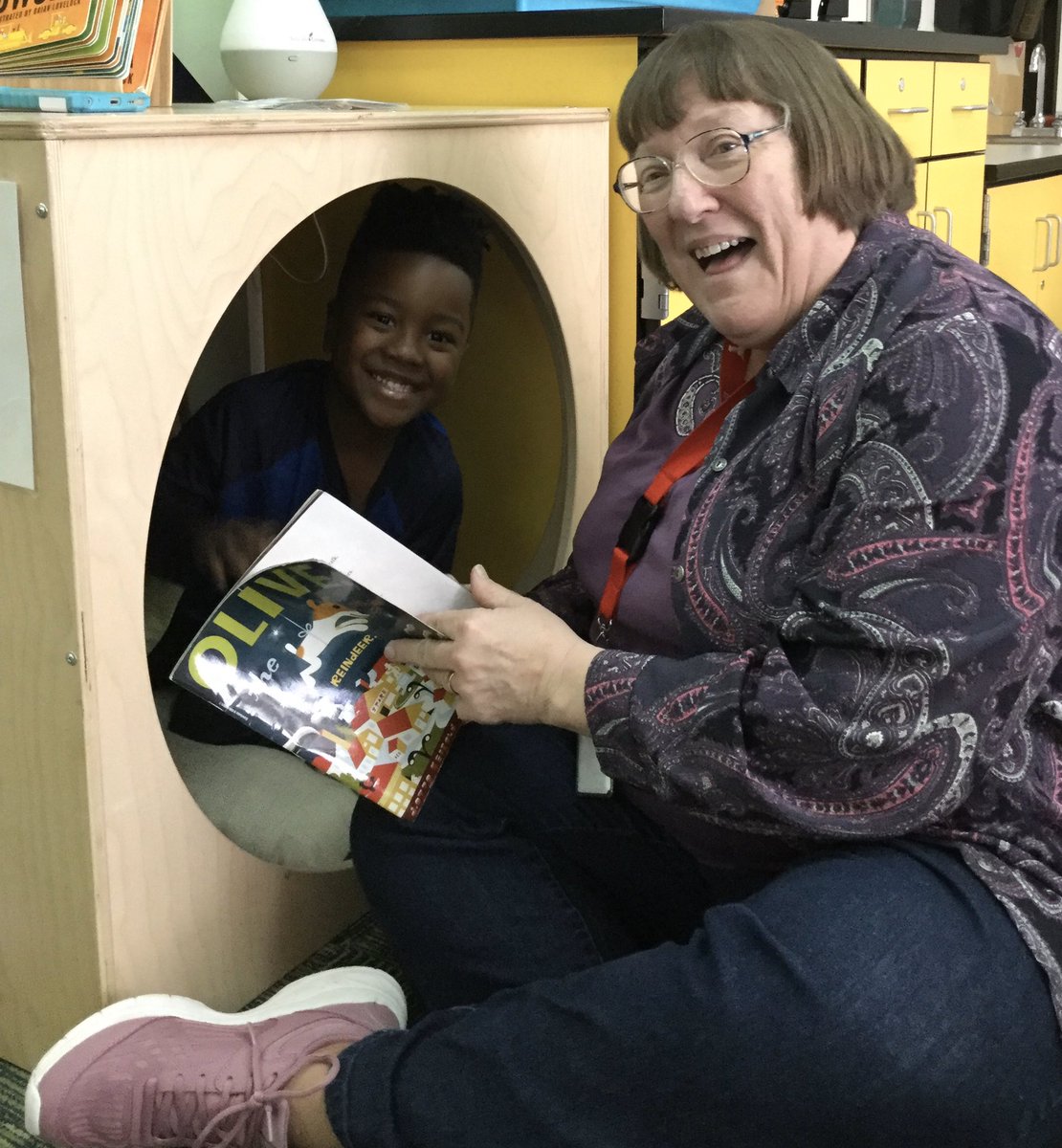 kckecc's tweet photo. @HumphriesJaney stopped by @kckecc to visit and read to our young learners.  Thank you for your advocacy for ALL of our students. #ItStartsWithPreK #KCKPSonTrack #WeAreKCKPS #IamKCKPS https://t.co/NqwBWkCfxX