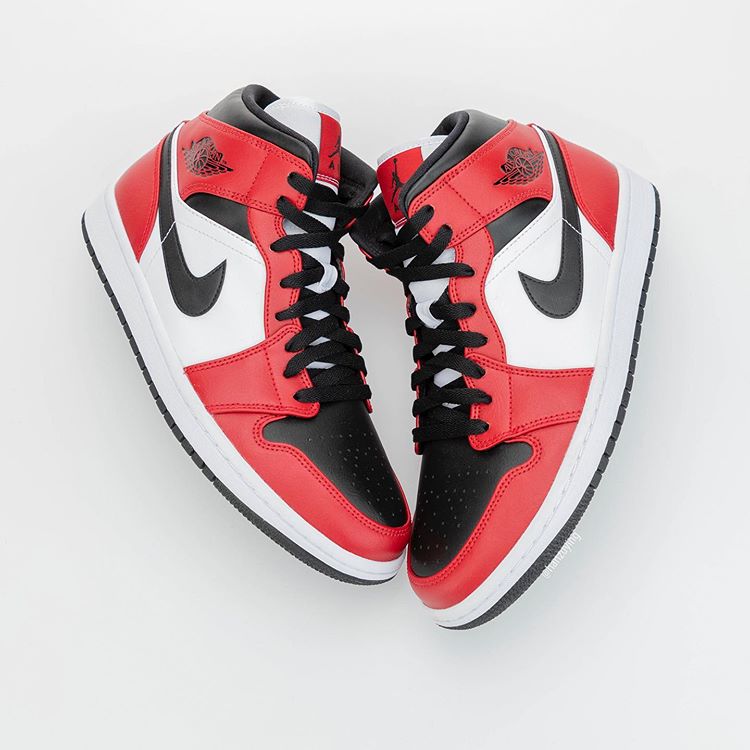 air jordan 1 mid chicago black toe release date