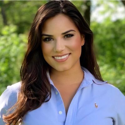 @realDonaldTrump .@CatalinaLauf is running in #IL14 not only to fight for her district but to take on @AOC, The Squad & their #Socialist agenda. Please support her in this fight by making a #Donation 👇👇 #KAG secure.winred.com/catalina-lauf-…