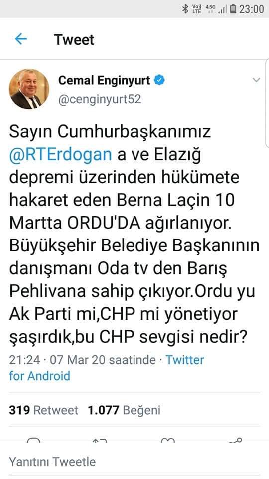 Berna Laçin’in ‘Hayal Satıcısı’ oyunu Ordu Valiliği’nce yasaklandı. Ordu Barosu tarafından yarın akşam yapılması planlanan oyunun kültür merkezinde sahnelenmesine ilişkin izin iptal edildi.
İptalde MHP Ordu Milletvekili Cemal Enginyurt’un tweetlerinin etkili olduğu söyleniyor.