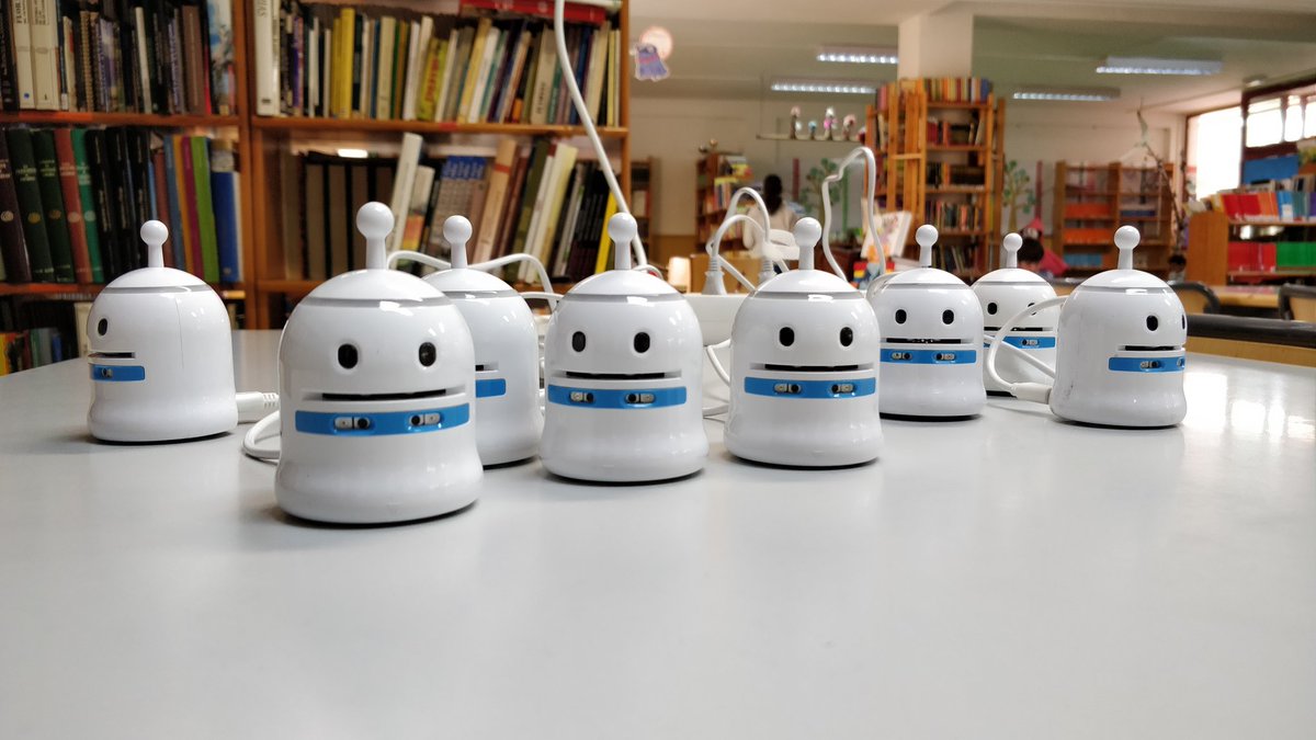 Complubot tweet media