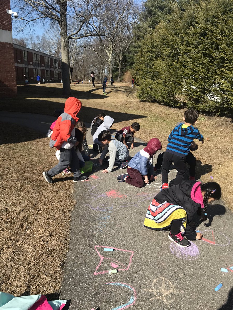 Ntucker111's tweet photo. Outdoor choice time on this beautiful day!! https://t.co/CYDrcpvx0f