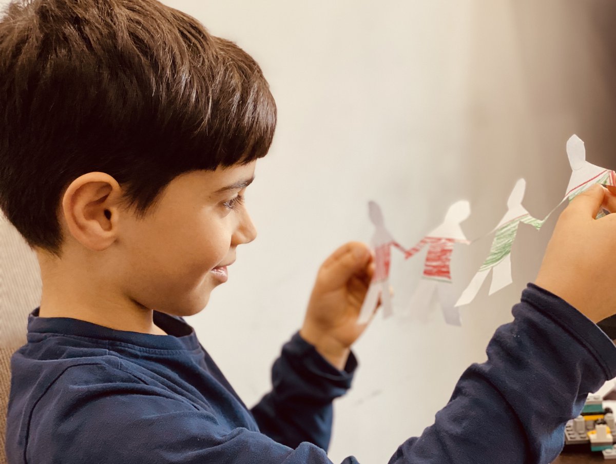 I bambini sono abituati ad andare a scuola, al parco, in libreria, in palestra.
Le abitudini in questi giorni devono modificarsi.
Questa però può essere l’opportunità di vivere la casa, sperimentando insieme semplici e divertenti attività.
👉 bit.ly/3aBjcg4 #iorestoacasa