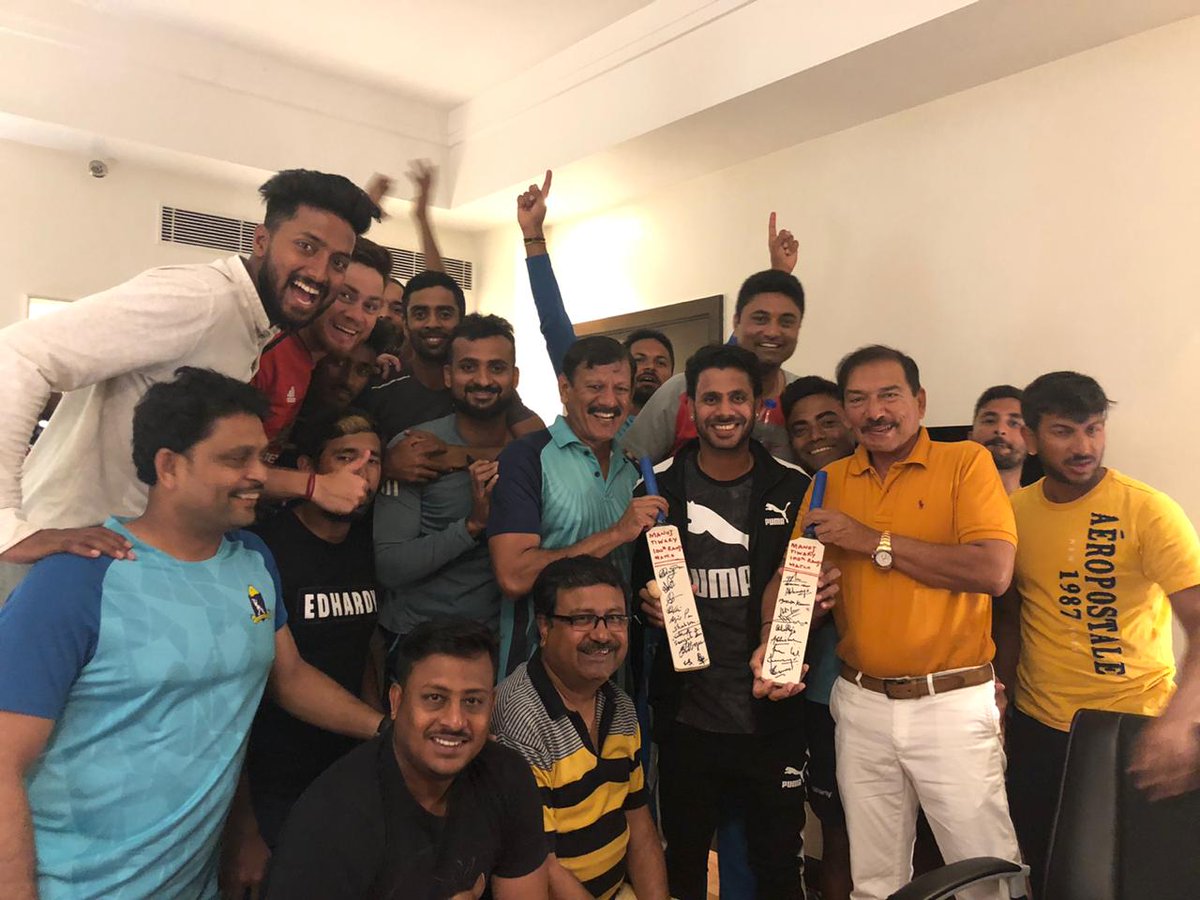 CabCricket's tweet photo. #ManojTiwary with bats signed by all the #Bengal players and support staff during the celebration of the experienced campaigner's 100th #RanjiTrophy game for Bengal today.
#CAB
#SAUvBEN
#SupportTeamBengal https://t.co/Q8ro0yrMZa