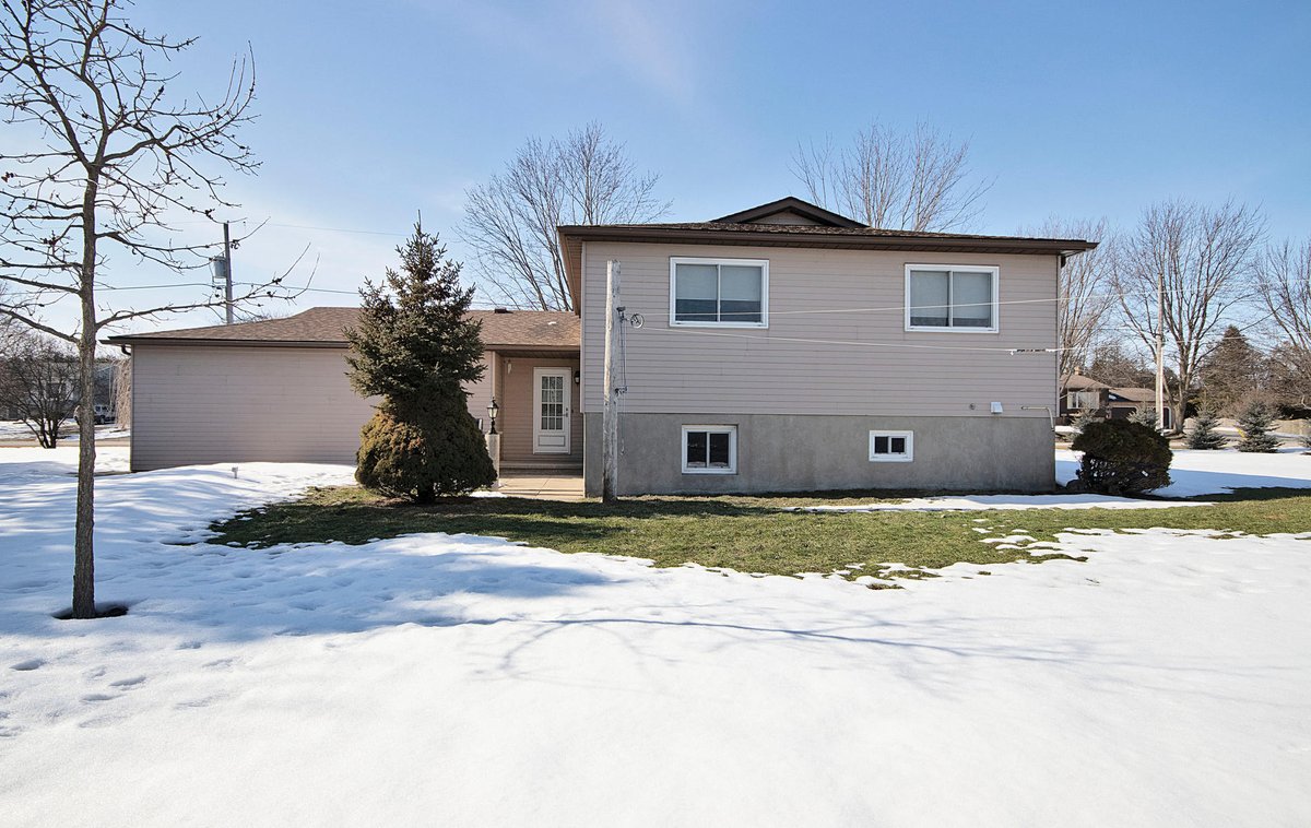 gvanbakel's tweet photo. JUST LISTED!
Extra-large lot, country setting, 3+1 bedrooms and 2 bathrooms -- perfect for the growing family!
MLS # 30796198

#SuttonForSale #TheSuttonTeam #WartburgOntario 

https://t.co/kXi3B0Agvw https://t.co/OT08jSLXNI