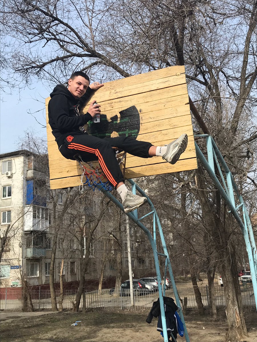 DP1zza's tweet photo. Передаем привет всему ВУ ТЭНГУ) https://t.co/jHjxqWtJt9