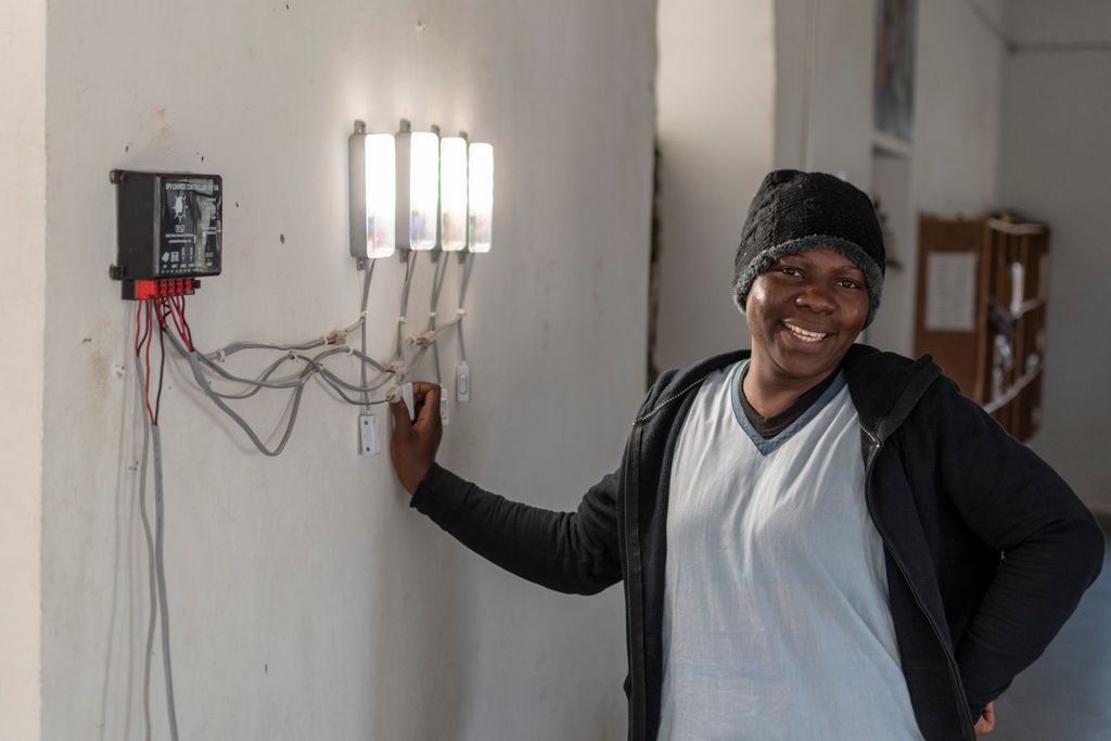 BarefootCollege's tweet photo. Enow Mary, Solar Mama:
Growing up in my community, certain jobs have always been seen as "men's jobs". However, I told myself I needed to muster some courage.
"If she can do it, why not let her do it", "she" deserves equal access, "she" deserves respect!!
#ShareYourCourage https://t.co/K0KTuyAoc1