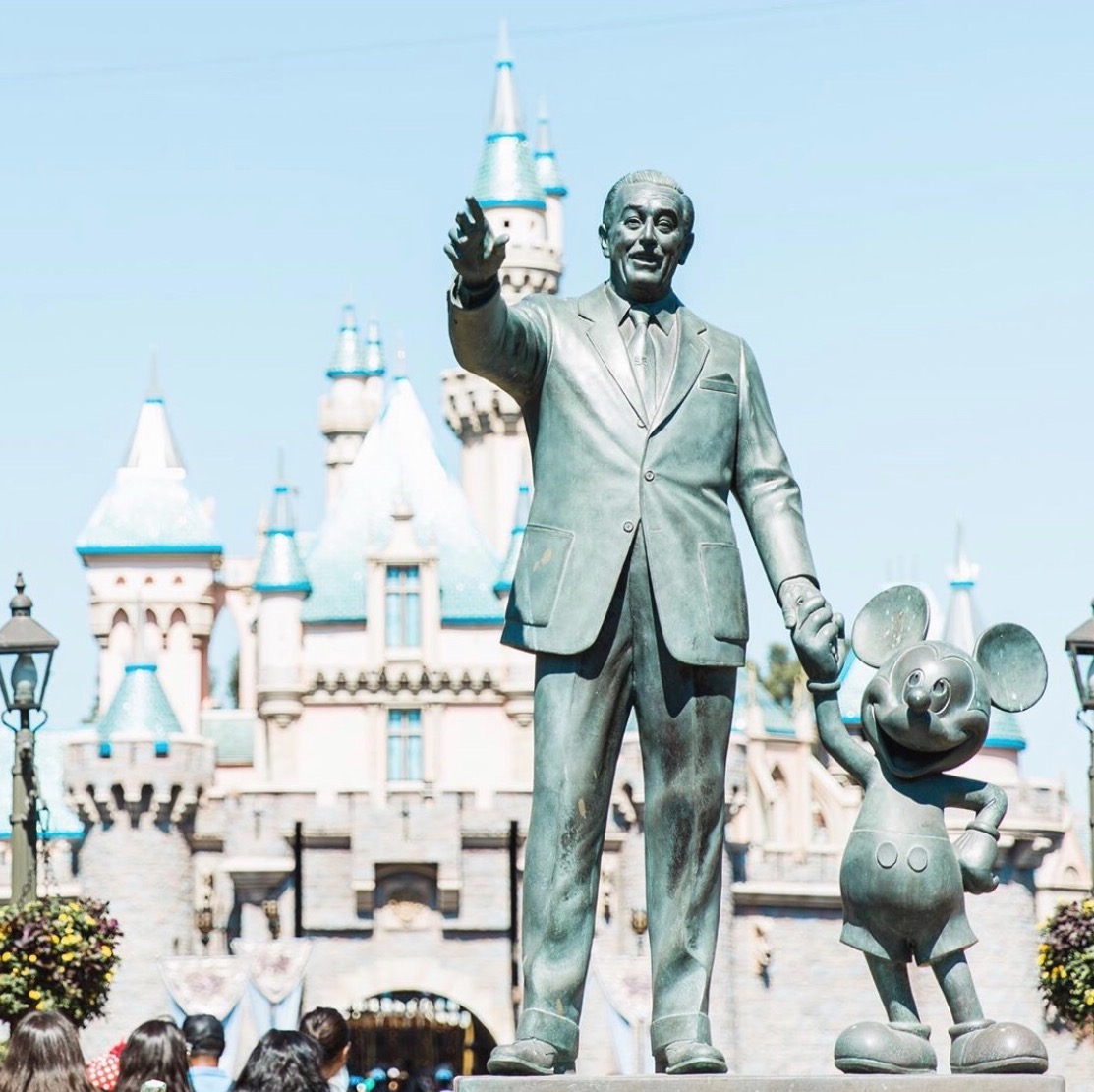 Disneyland for Spring Break? We vote yes! Reserve your stay at Red Lion Hotel Anaheim Resort! 

📷: @britneytarno