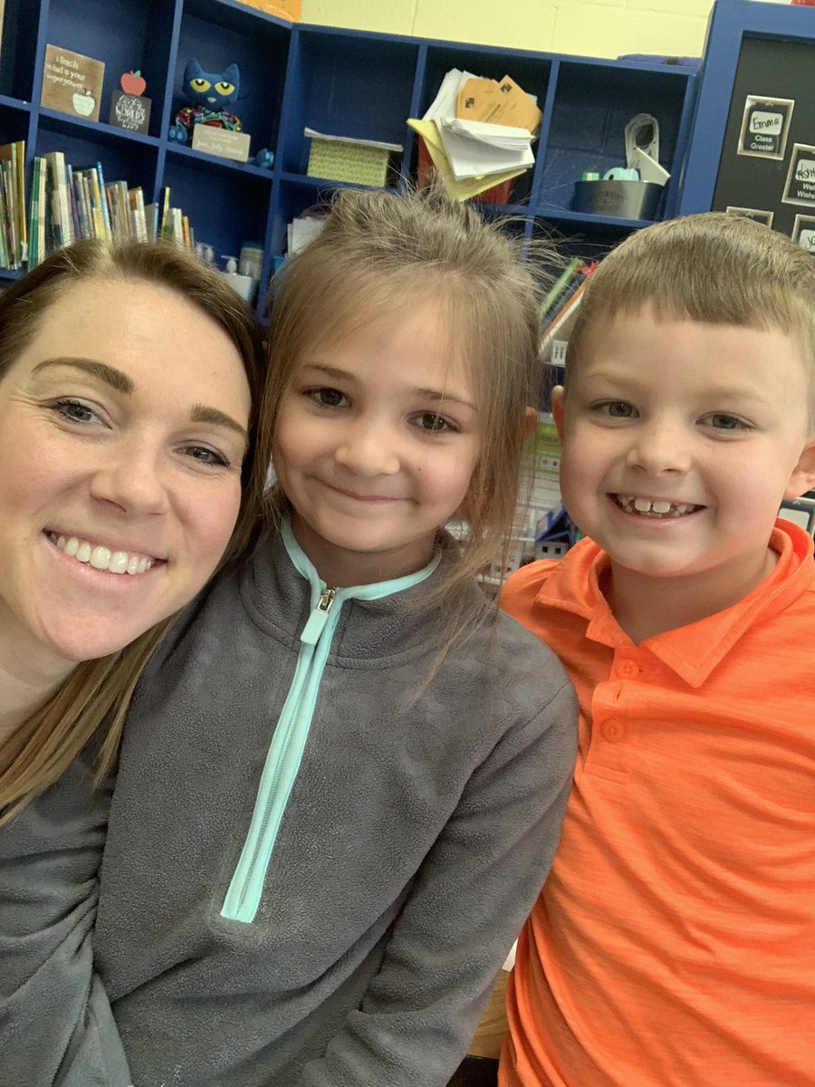Nicky_Fields_'s tweet photo. Feeling pretty lucky 🍀 this morning to have an amazing group of first graders! #MomentsLikeThis #FeelinTheLove #FieldsFabFirsties #FirstGradeFamily https://t.co/ogmMEYf5nF