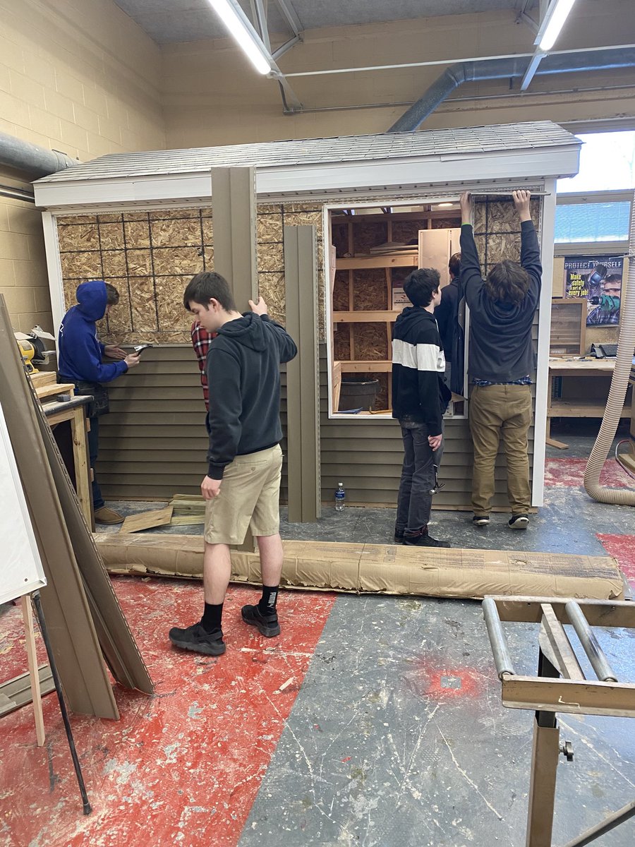 JmateJoe's tweet photo. A little siding work in trades class https://t.co/AfZbSAOwKZ