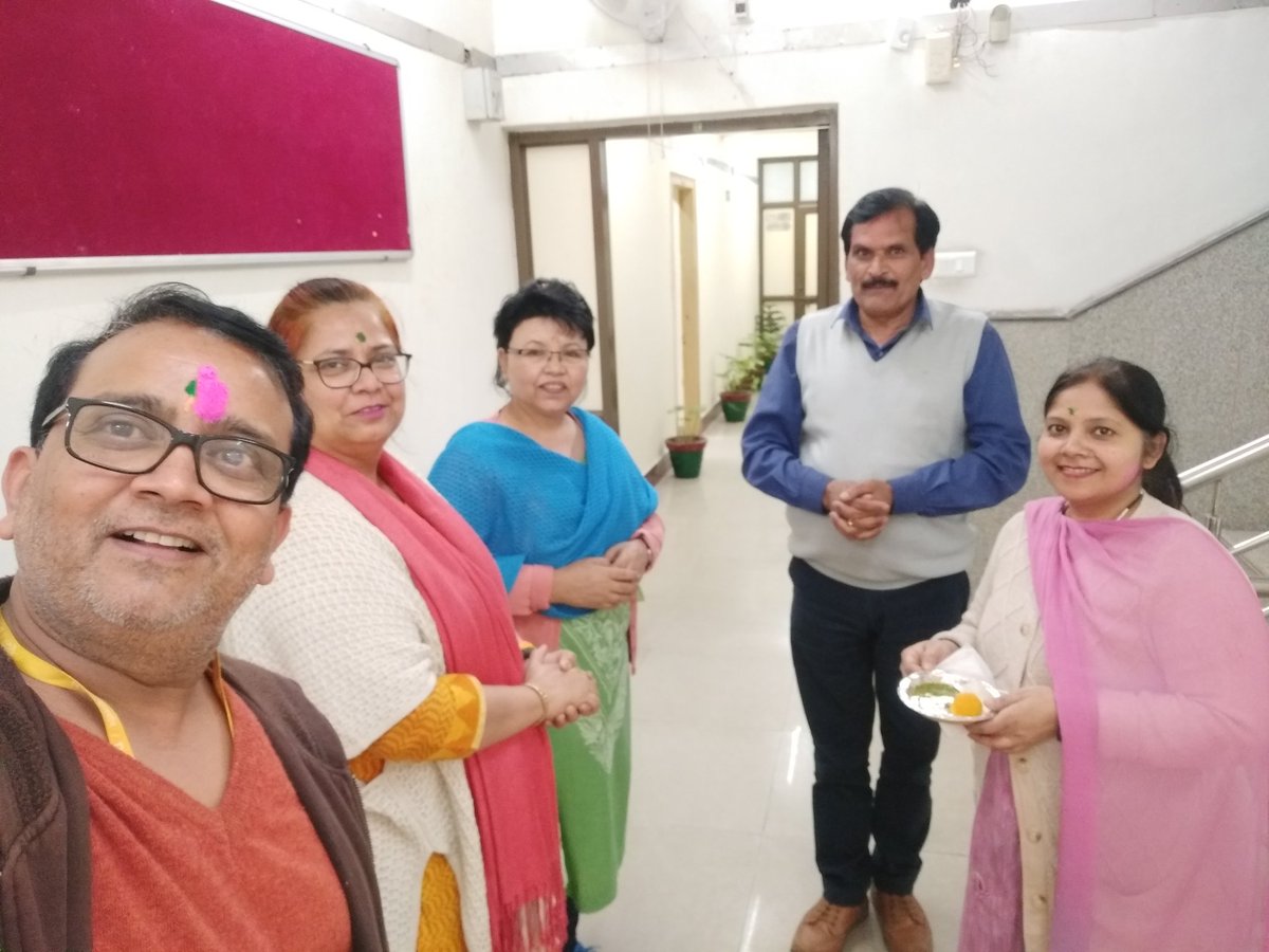 anupamyad's tweet photo. 🎉💜🛑🔵🔶💦🥟✳️🔯🔵🔶♥️
#रंगबरसे #होली उत्सव celebrated at @prasarbharati #NABM with ADG #GpCaptAshokNigam, DDGs @pdasdelhi, #SumeetGoel, Pex #UmaShanker, PS #Angmo, #Meenakshi, #Komal!
#रंगोत्सव #होलीहै #होलीकोत्सव #होलीमुबारक #Holi #Holi2020
🎊👀🍺🍾🔶💜👁️🍷🚿🔷🍻🥃♻️💧🥟..🍁 https://t.co/cCaLtV50Ir