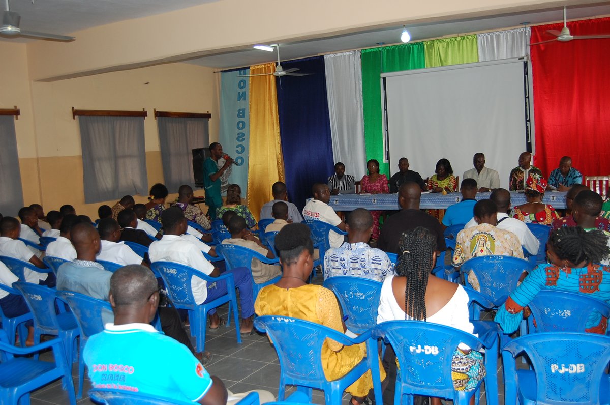 edulcodtogo's tweet photo. Cérémonie du lancement de la distribution des livres aux bibliothèques et écoles du #Togo en présence du #Préfet de la #Kozah. Vingt deux mille livres seront distribués dans toutes les régions. #PND #EducationNationale #UNESCO @BooksForAfrica #HALIAccessNetworkAfrica @edulcodtogo https://t.co/aX0UPwmY7g