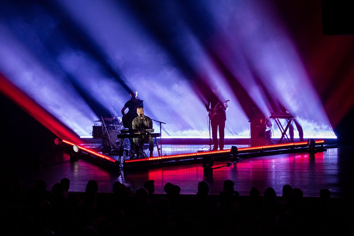 Adlib_co_uk's tweet photo. Adlib was the touring lighting supplier for Asgeir’s recent European Tour 2020. An incredibly eye catching show with a very distinct lighting design by Liam Tully & operated by Jonathan Myers.
All photos cc @niekhage
#adlibatwork #lighting https://t.co/9GeB8W2TyP