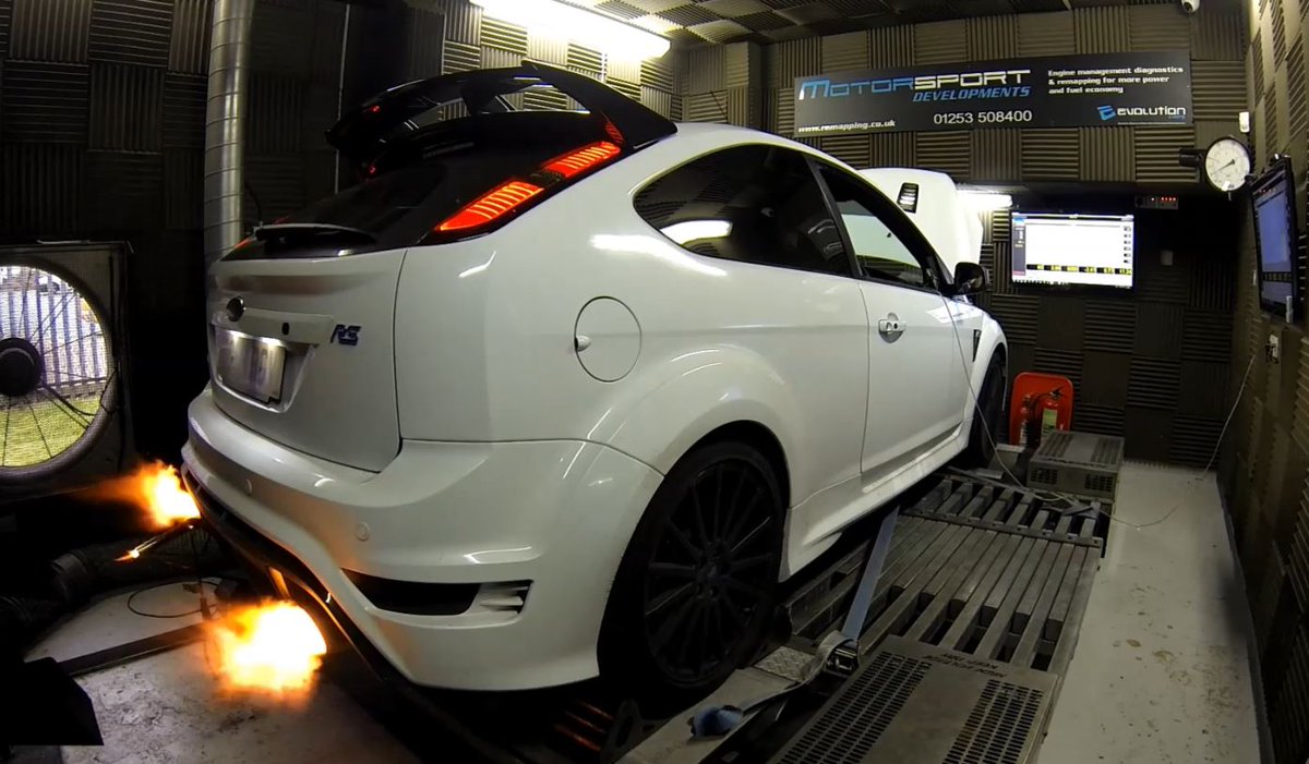 Motorsportdev's tweet photo. A nice capture of this afternoons Focus RS MK2 firing out a few flames! 🔥 
#motorsportdevelopments #msdtuning #dynodynamics #rollingroad #rollingroadtuning
#focusrs #rsmk2 #ford #exhaustflames #overrun #popandbang https://t.co/6BJbfKKEcz
