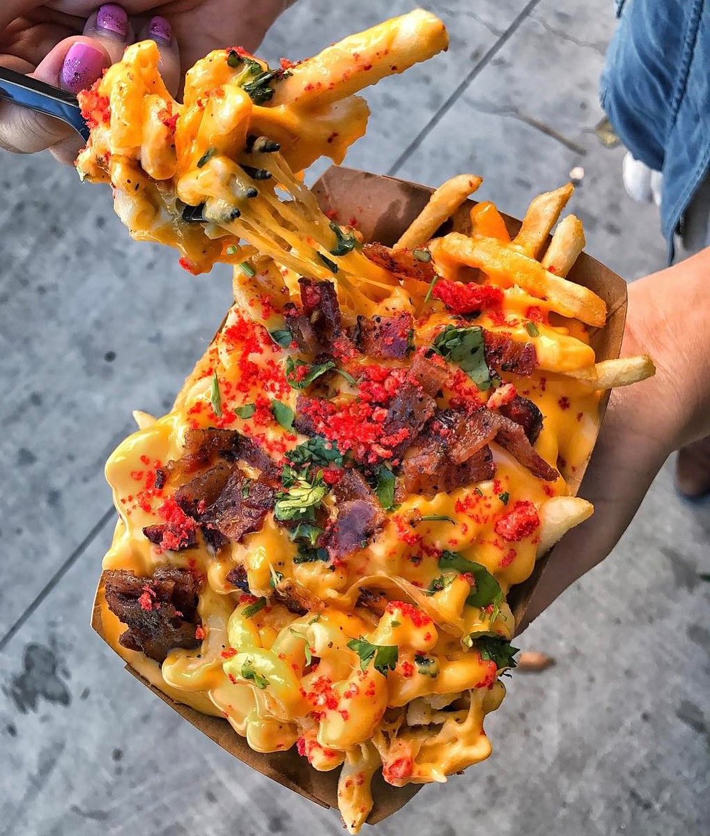 SudburyPoutine's tweet image. Mac and cheese poutine with 🥓#sudburypoutinefest #sudbury #poutine #foodie #fries #gravy #macandcheese #macandcheesepoutine #bacon #cheesecurds #sudburyeatz #savoursudbury #sudburytourism #downtownsudbury #sudburyevents #sudburyeventscalendar